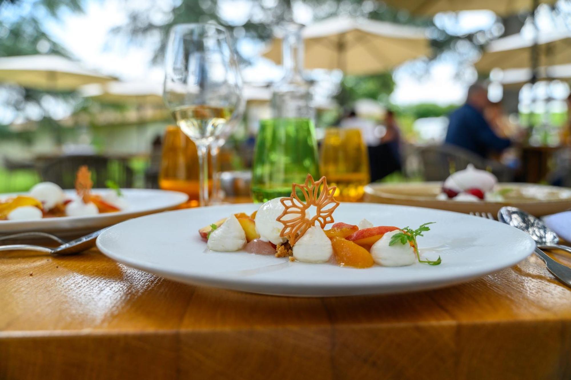 Pey La Tour - Logis Hotels & Restaurant Salleboeuf Exterior photo