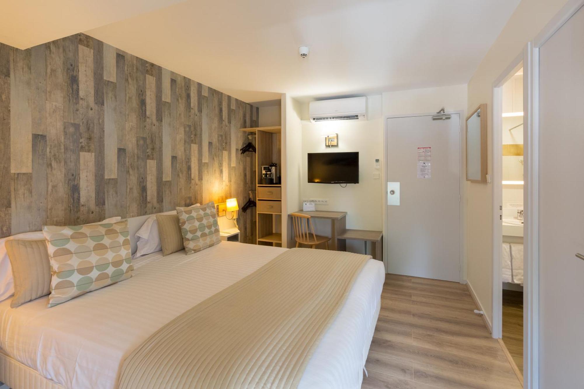 Pey La Tour - Logis Hotels & Restaurant Salleboeuf Exterior photo