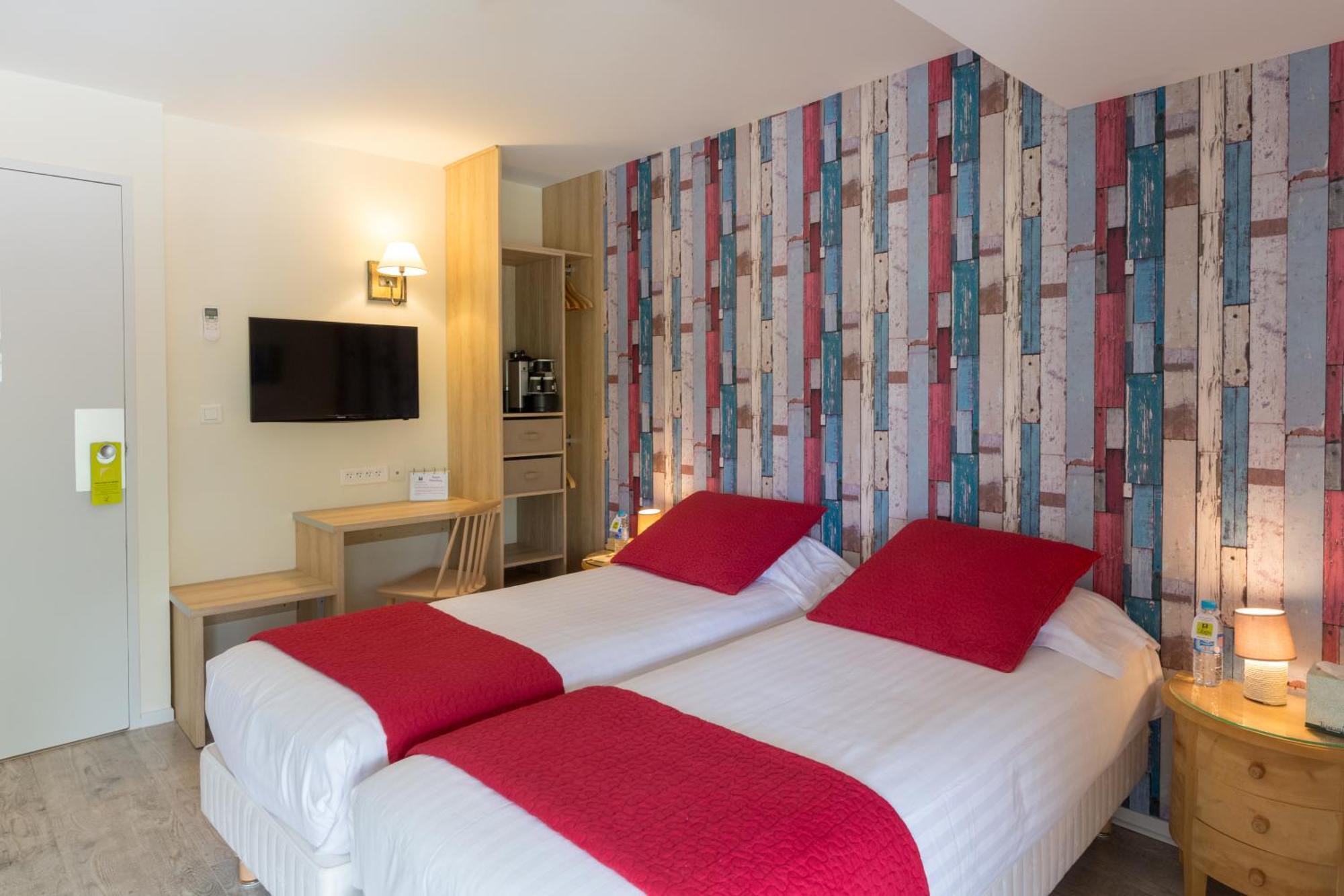 Pey La Tour - Logis Hotels & Restaurant Salleboeuf Room photo