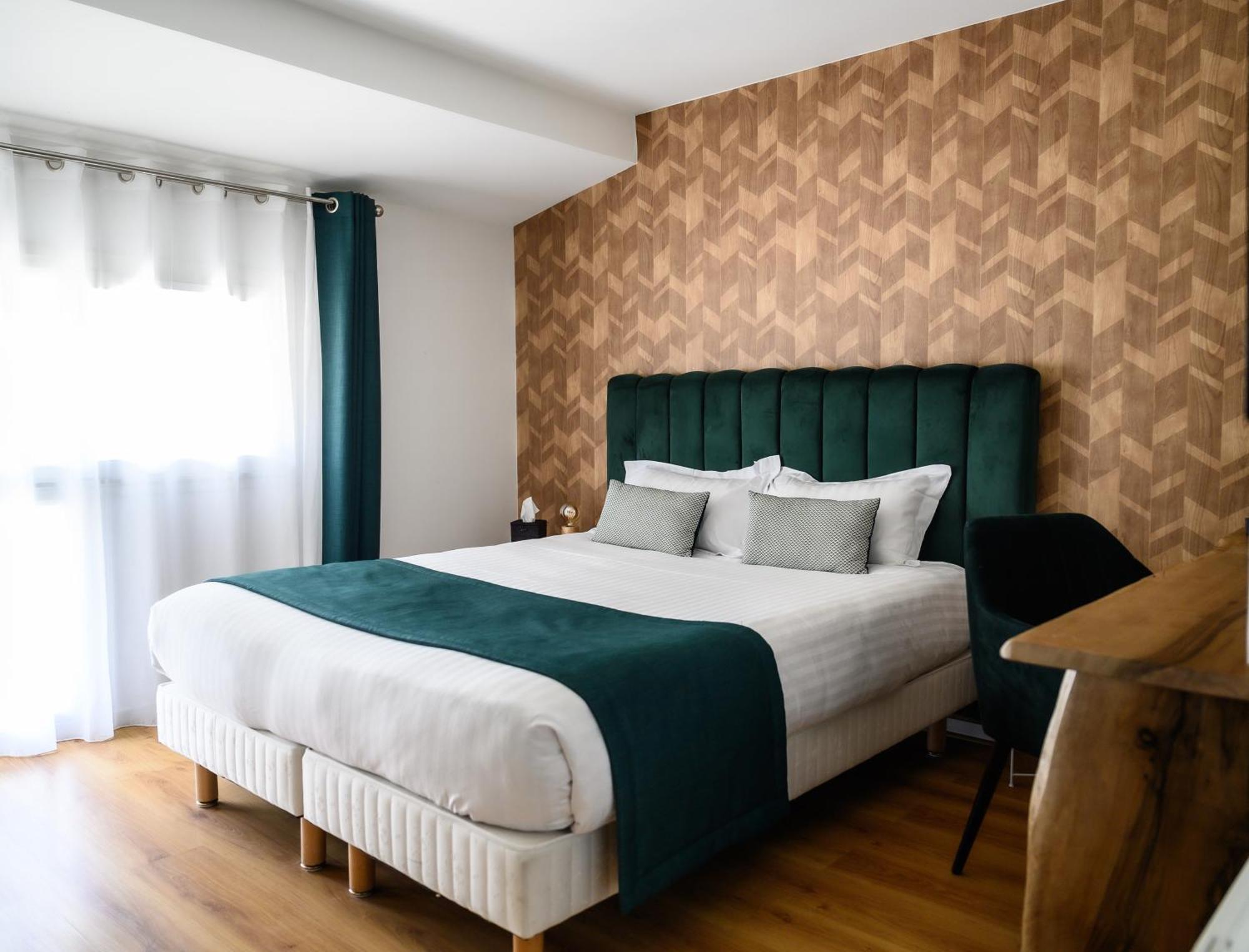 Pey La Tour - Logis Hotels & Restaurant Salleboeuf Exterior photo