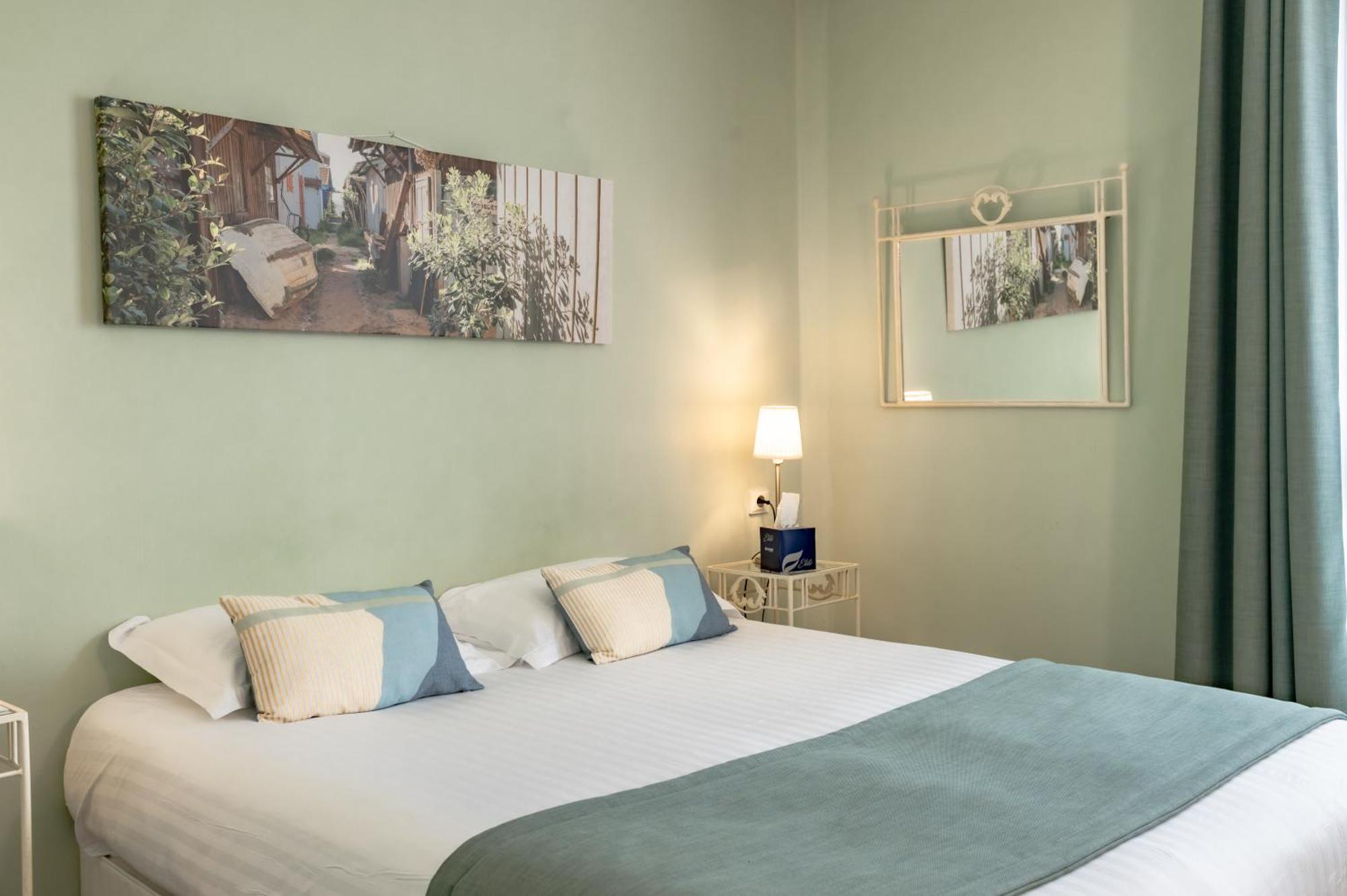 Pey La Tour - Logis Hotels & Restaurant Salleboeuf Exterior photo